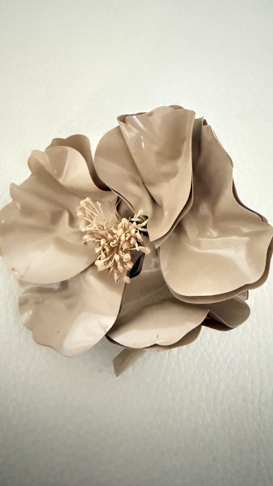 VINTAGE VEGAN LEATHER CAMELLIA FLOWER BROOCH PIN NEUTRAL MINIMALIST CHIC