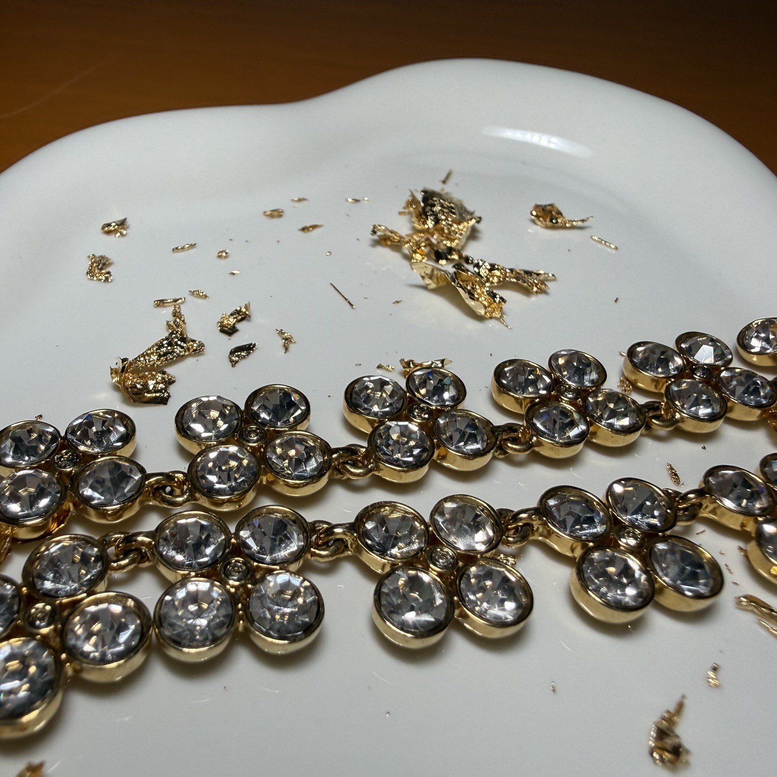 ANN TAYLOR GOLD TONE RHINESTONE NECKLACE EXCELLENT CONDITION 18” ADJUSTABLE