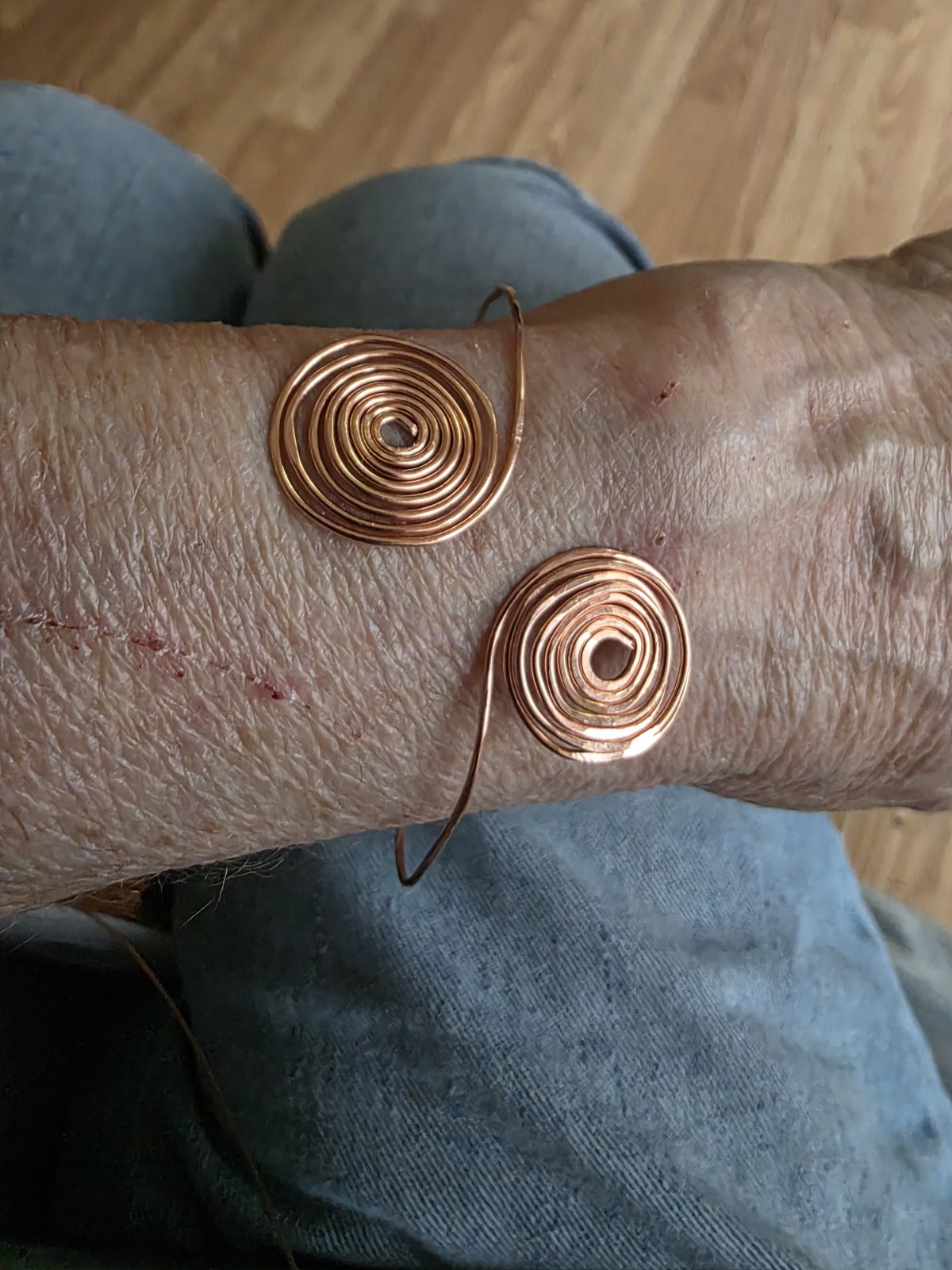 HEALING USA 99.9 COPPER Spiral Cuff – Hammered Copper Bracelet Adjustable