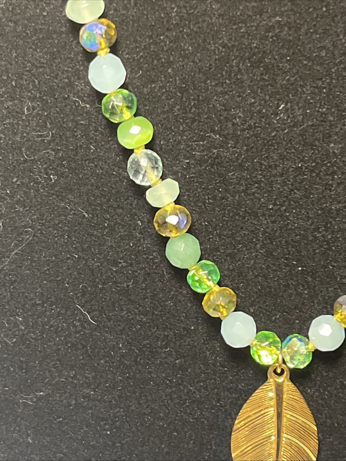 Cookie Lee Green Glass Bead & Gold Tone Leaf Necklace 14-18”