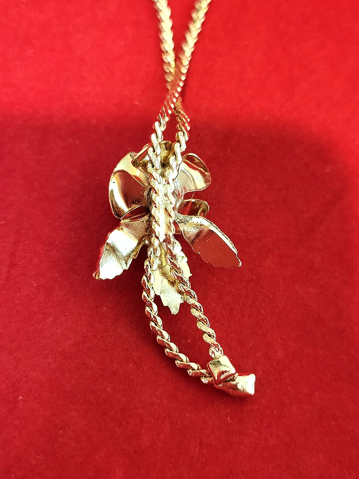 Pretty Fashion Goldtone Necklace with Rhinestone Accented Rose on 16″ Chain