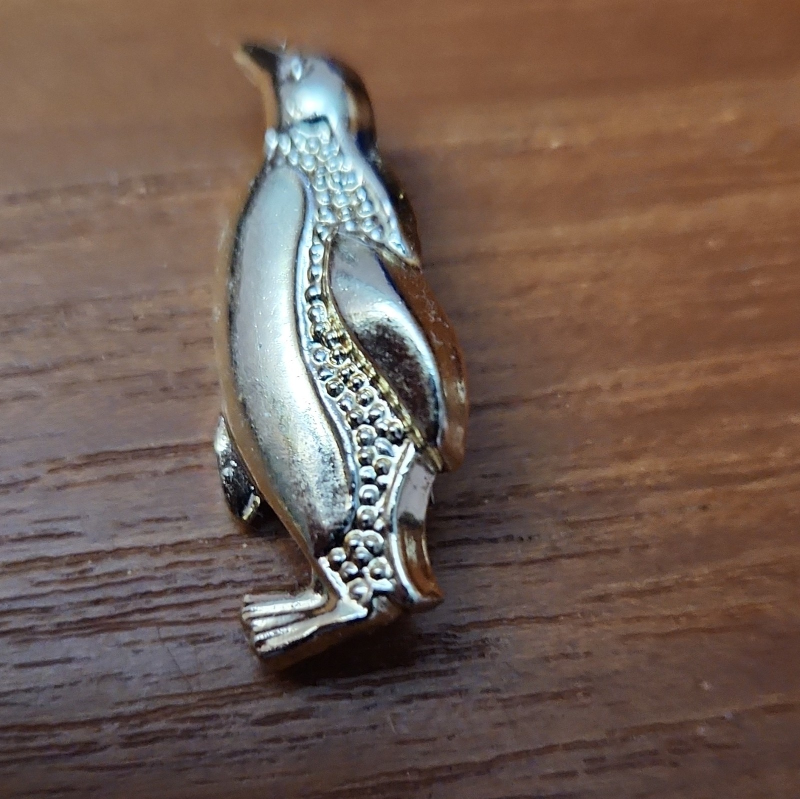 Gold Tone Metal Penguin Brooch Pin, Animal Theme, No Main or Secondary Stone