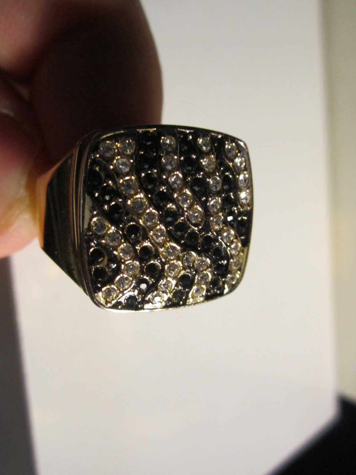 2 WATCH CLOCK RINGS -BOTH FANCY DESIGNS AND NEED BATTERIES TO RUN – OFC-R1
