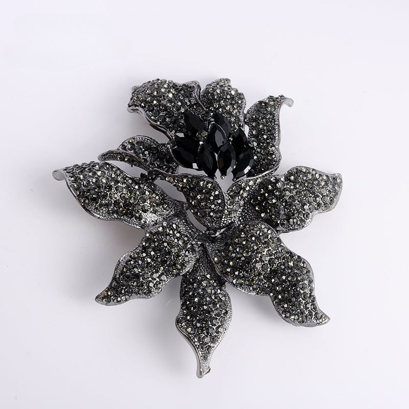 Fashion Crystal Flower Brooch Pin Women Rhinestone Shining Banquet Badge Corsage