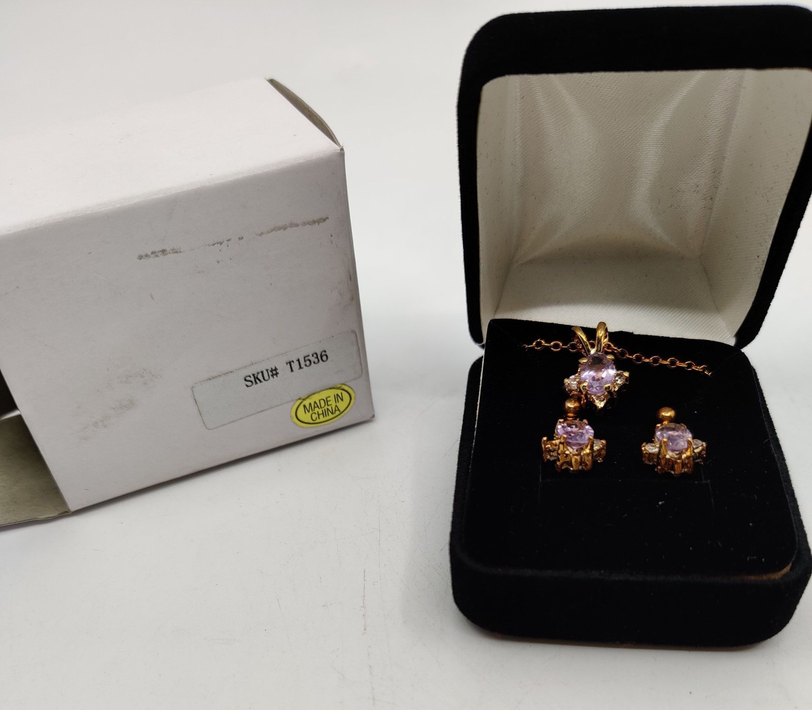 GIFT WOMEN’S JEWELRY SET NECKLACE PENDANT EARRINGS PURPLE RHINES GOLD TONE T1536
