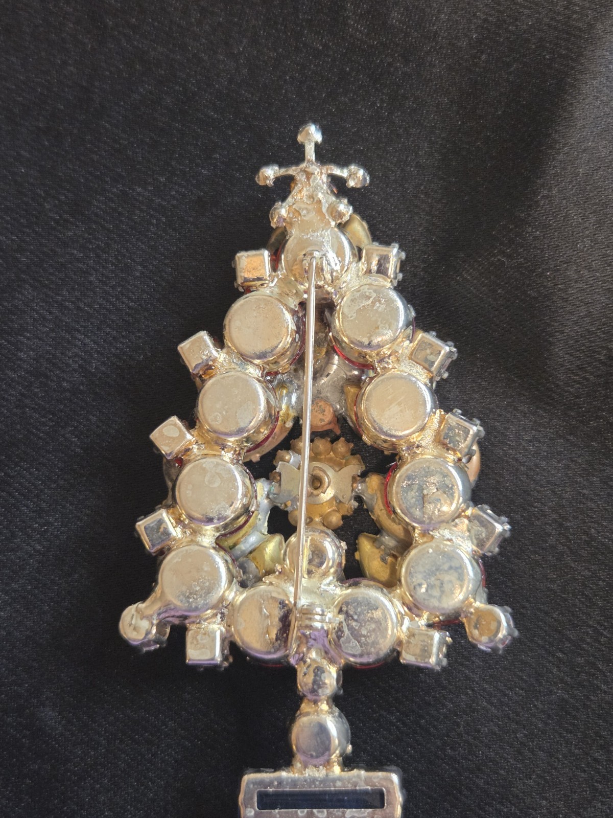 Silver Tone Christmas Tree Brooch Pin Clear Crystal Rhinestone Red Blue