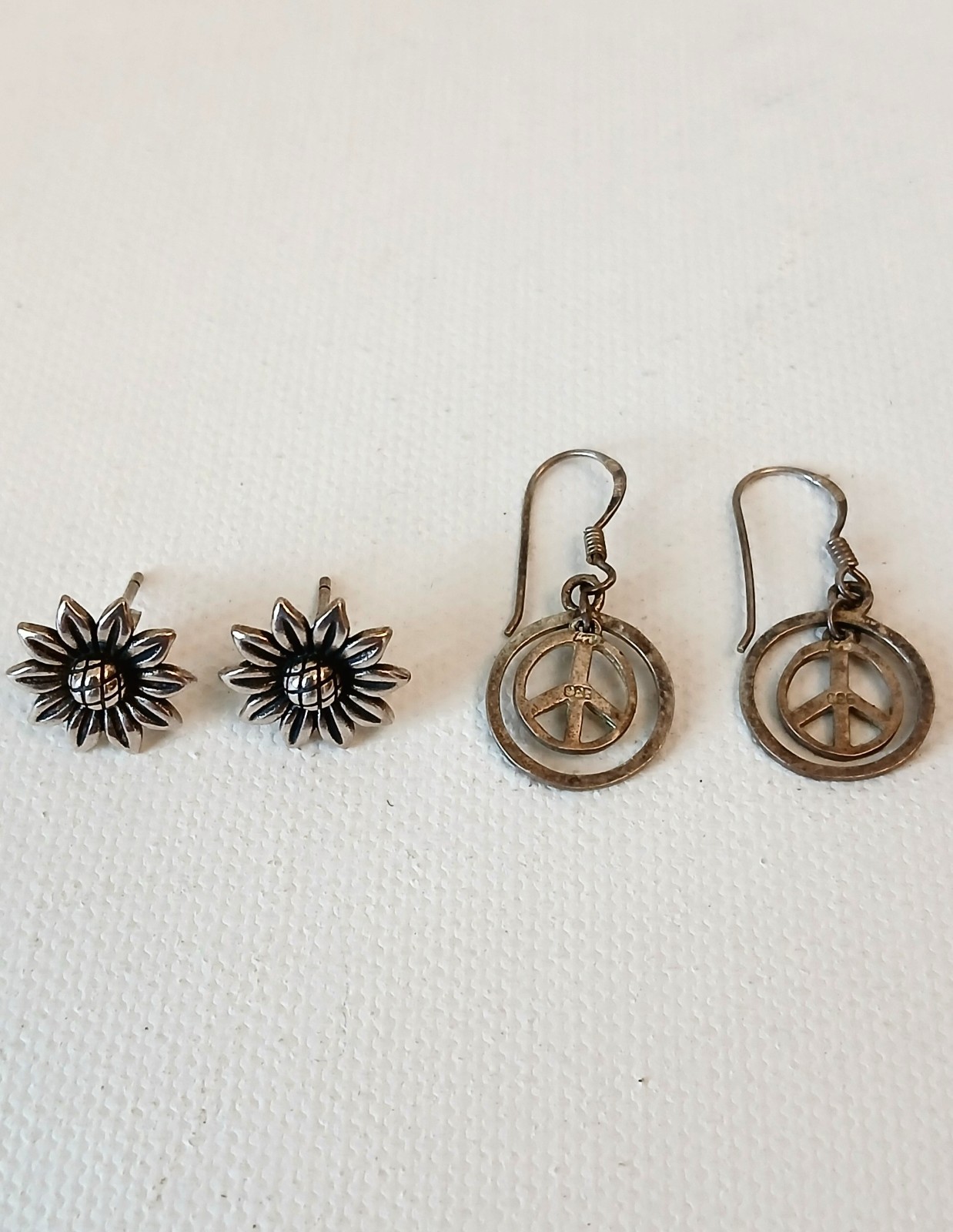 2 Vintage Pairs Of Sterling Siver Earrings – Peace Signs & Sunflowers Marked 925