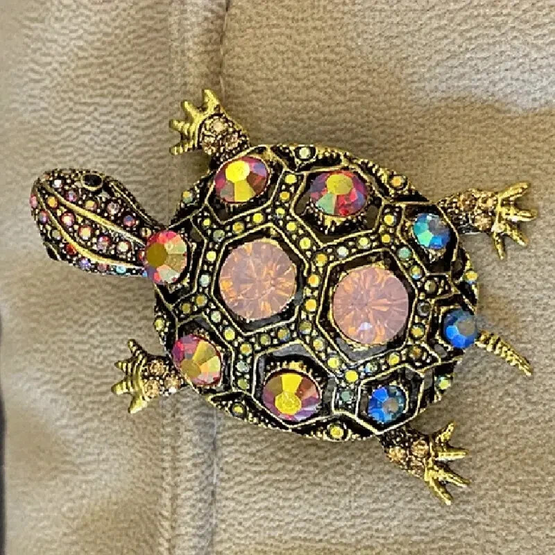 Vintage Rhinestone Turtle Brooch Men Stylish Animal Pin for Any Occasion Blue