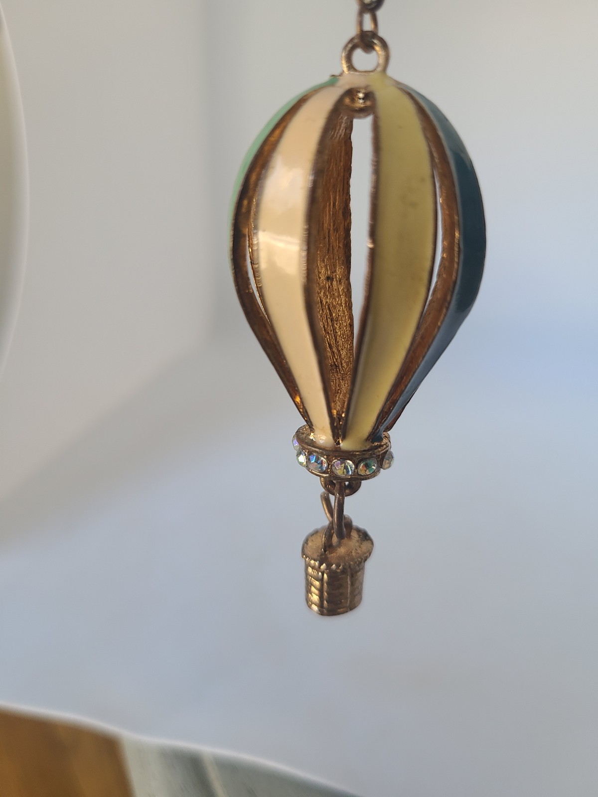 Vintage Gold Tone Enamel Metal Hot Air Ballon Pendant Necklace Rhinestones 15″
