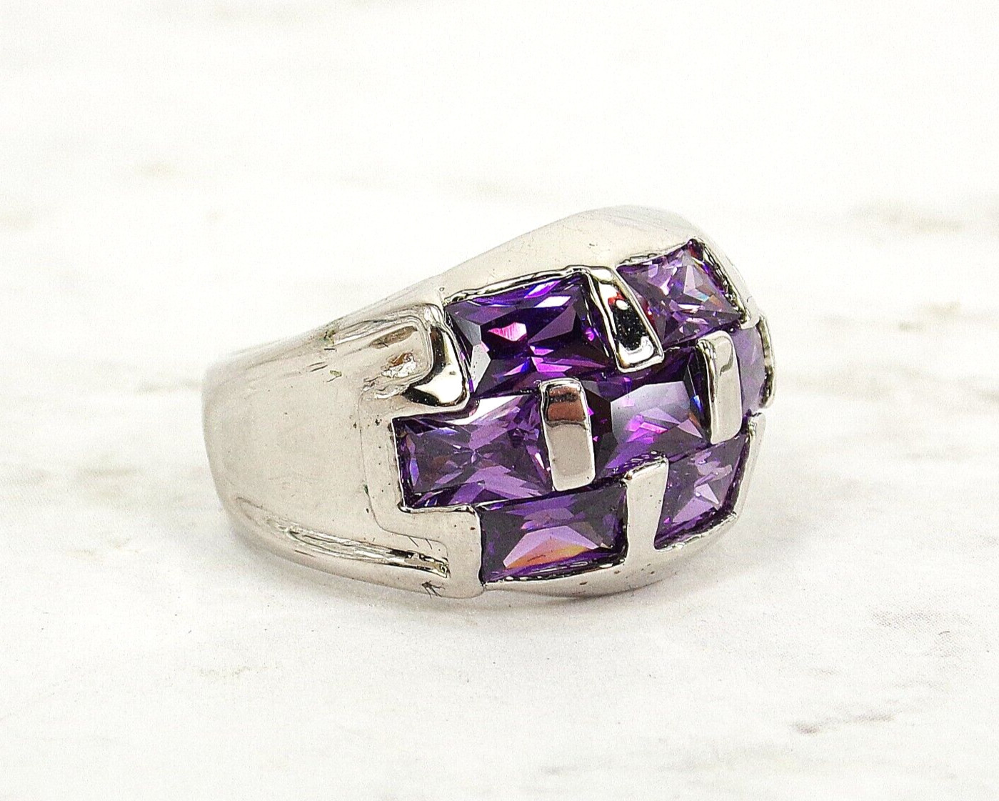 Purple cubic zirconia stone band ring with rectangle shape stones Size 7.5 NEW