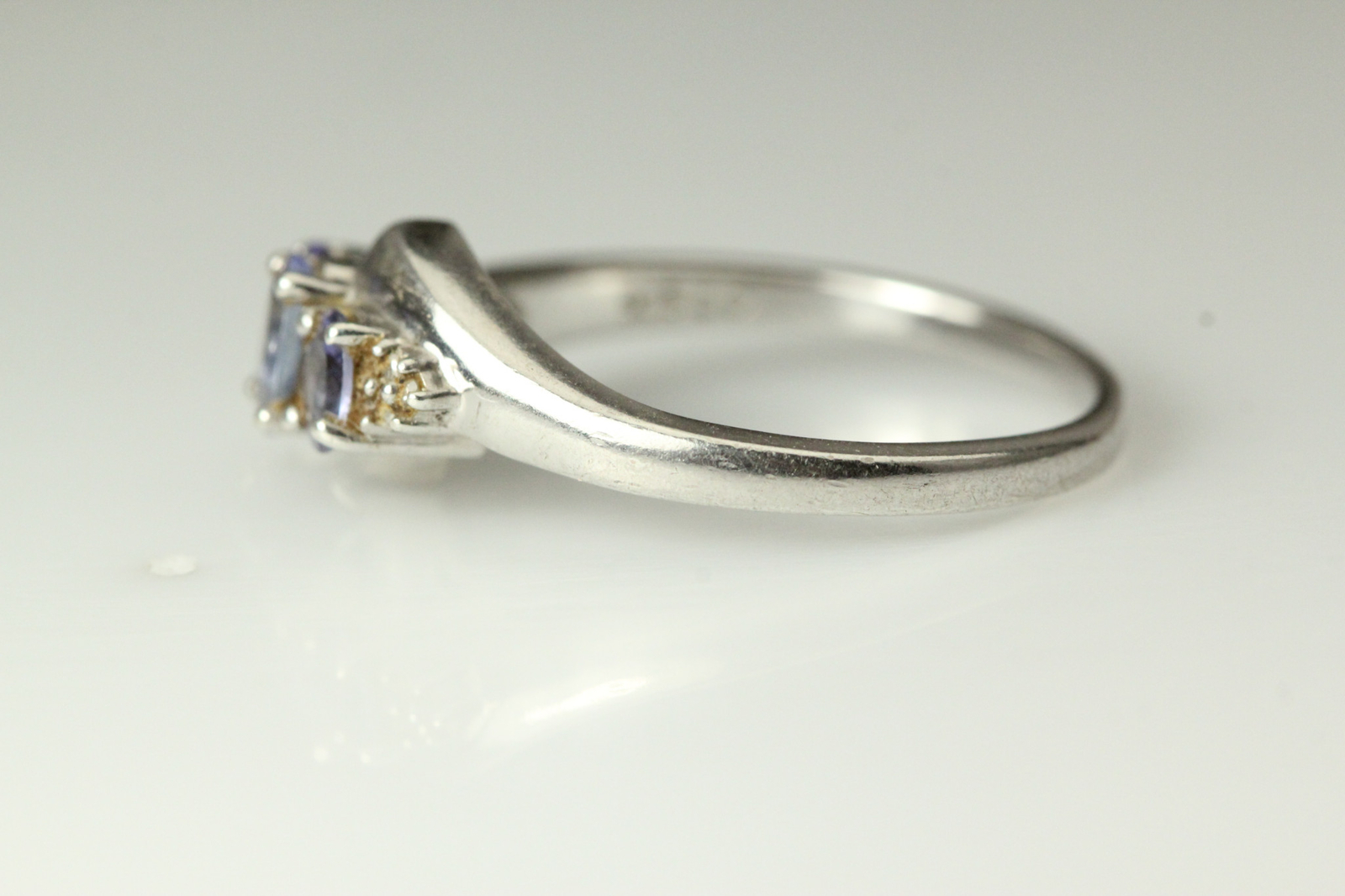 925 Sterling Silver Pale Blue Stones Size 7 Ring 2.4 Grams (RIN7138)