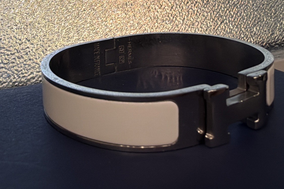 Authentic Hermès Clic H Bracelet White Enamel YG Size GM (Medium/Large) no box