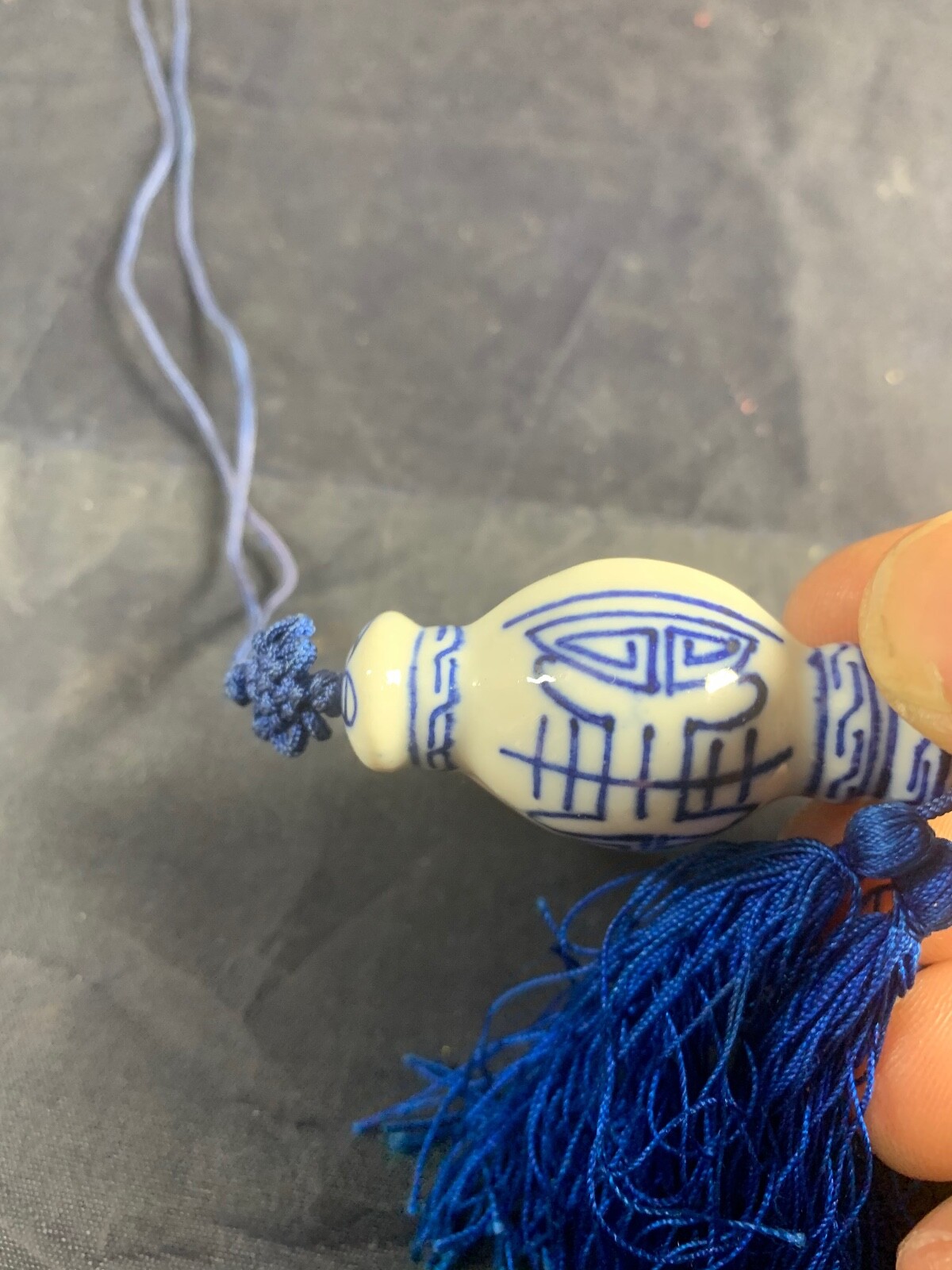 ASIAN THEMED BLUE & WHITE PORCELAIN VASE ON STRING NECKLACE 20″ vintage