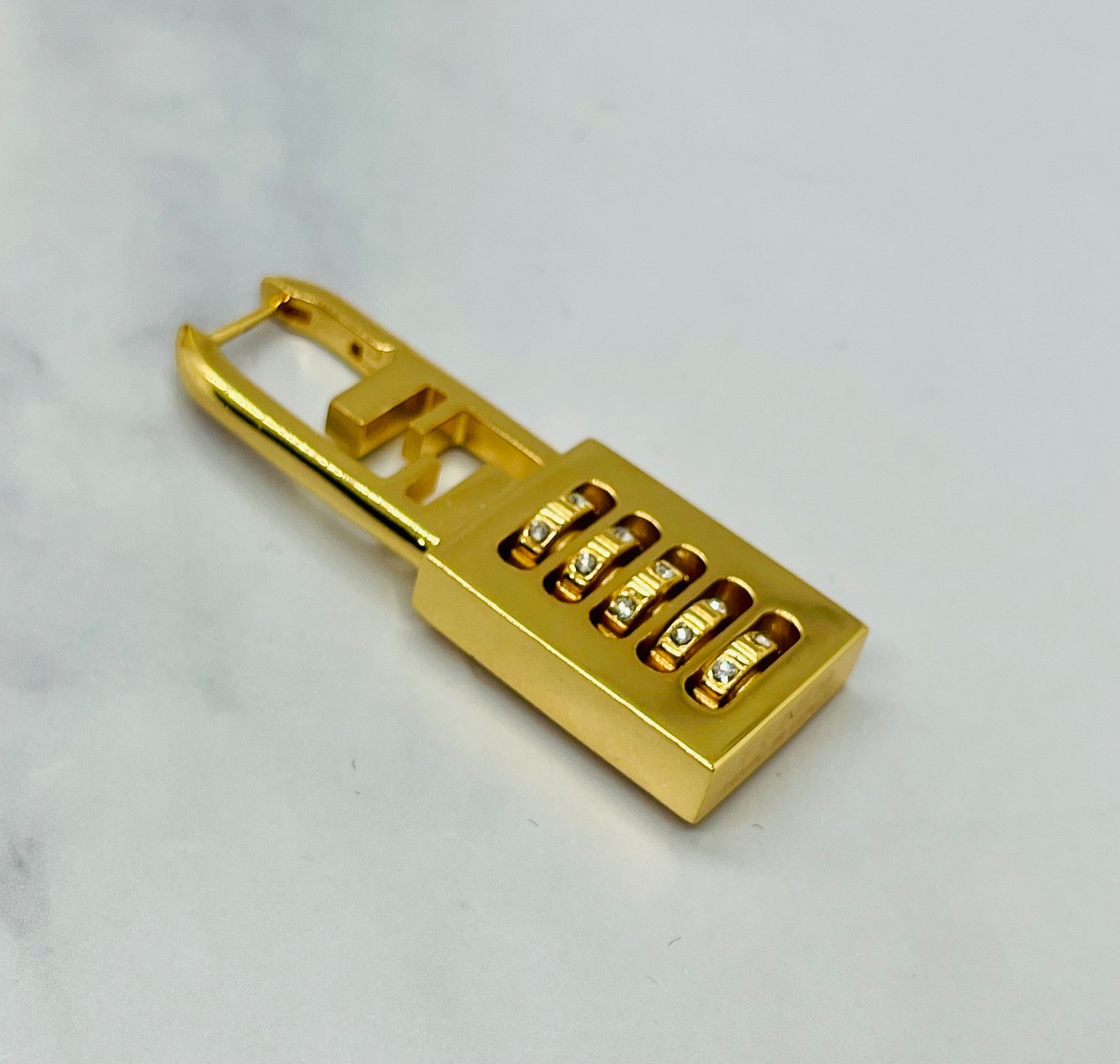 FENDI FF O’Lock Mono Single Statement Earring – Pre owned / MF6231