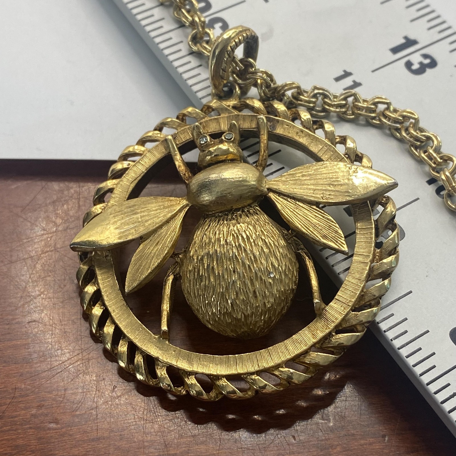Gold Tone Bee Pendant Necklace Round Statement Barrel Clasp Womens 24 In Jewelry