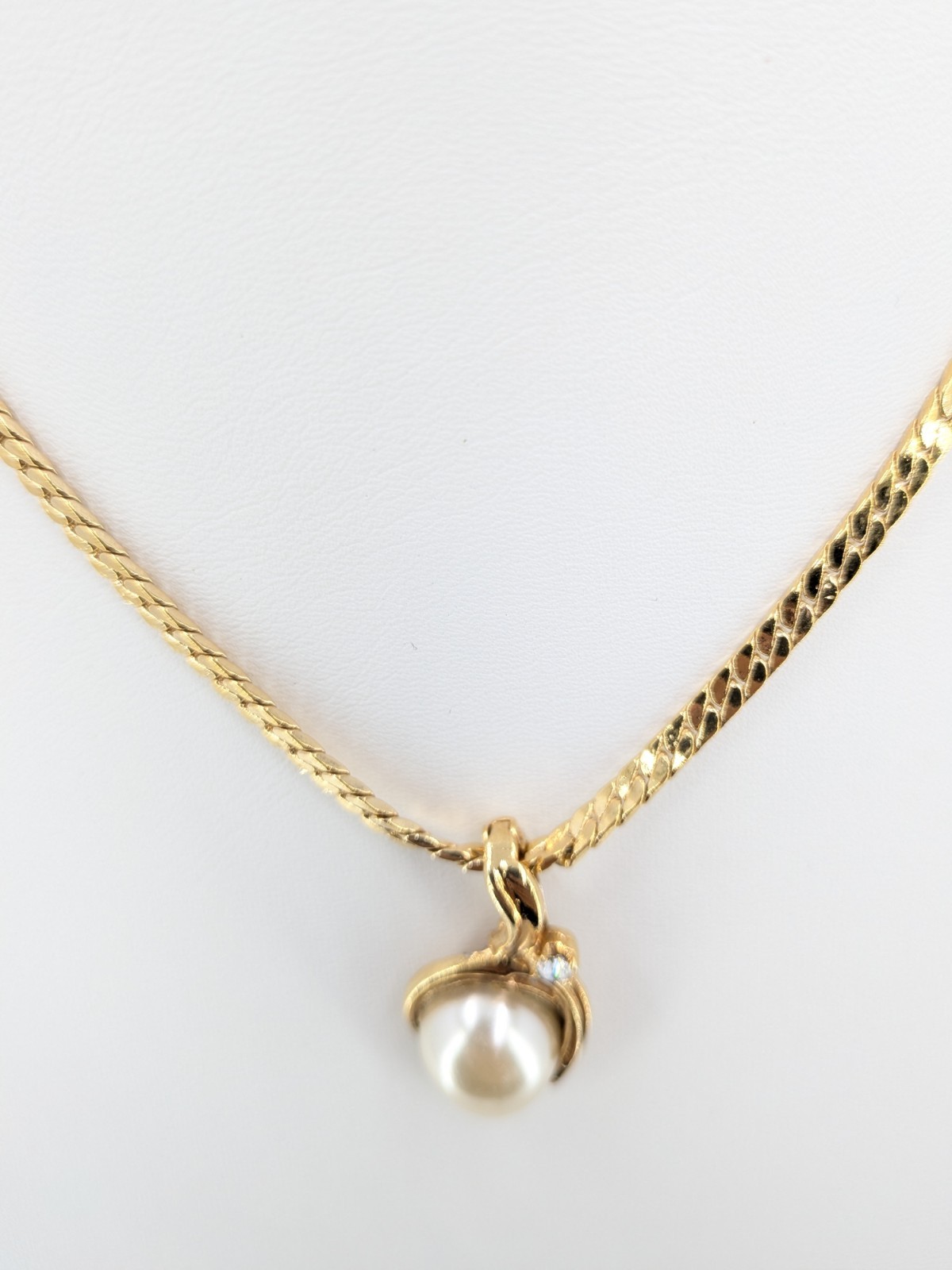 Roman Faux Pearl Pendant Necklace Rhinestone Avon Gold Tone Chain 17 in Signed