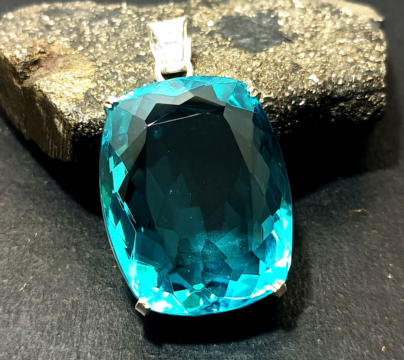 125.50 Ct Natural Blue Topaz 925 Solid Silver Pendant Certified Loose Gemstone