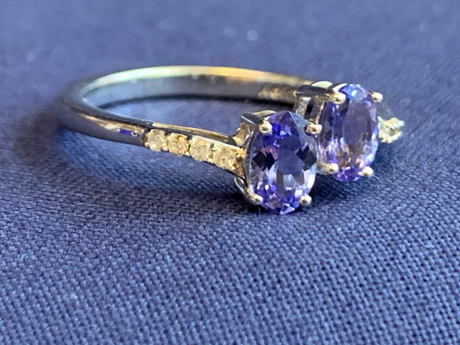 Sterling Silver Ring 2.18g Fine Jewelry Size 8 Band Tanzanite Look Stones *READ*