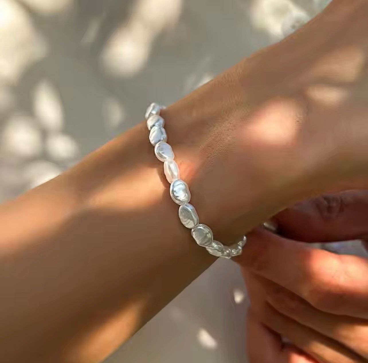 A beautiful white bracelet designed for women and suitable for everyday wear.