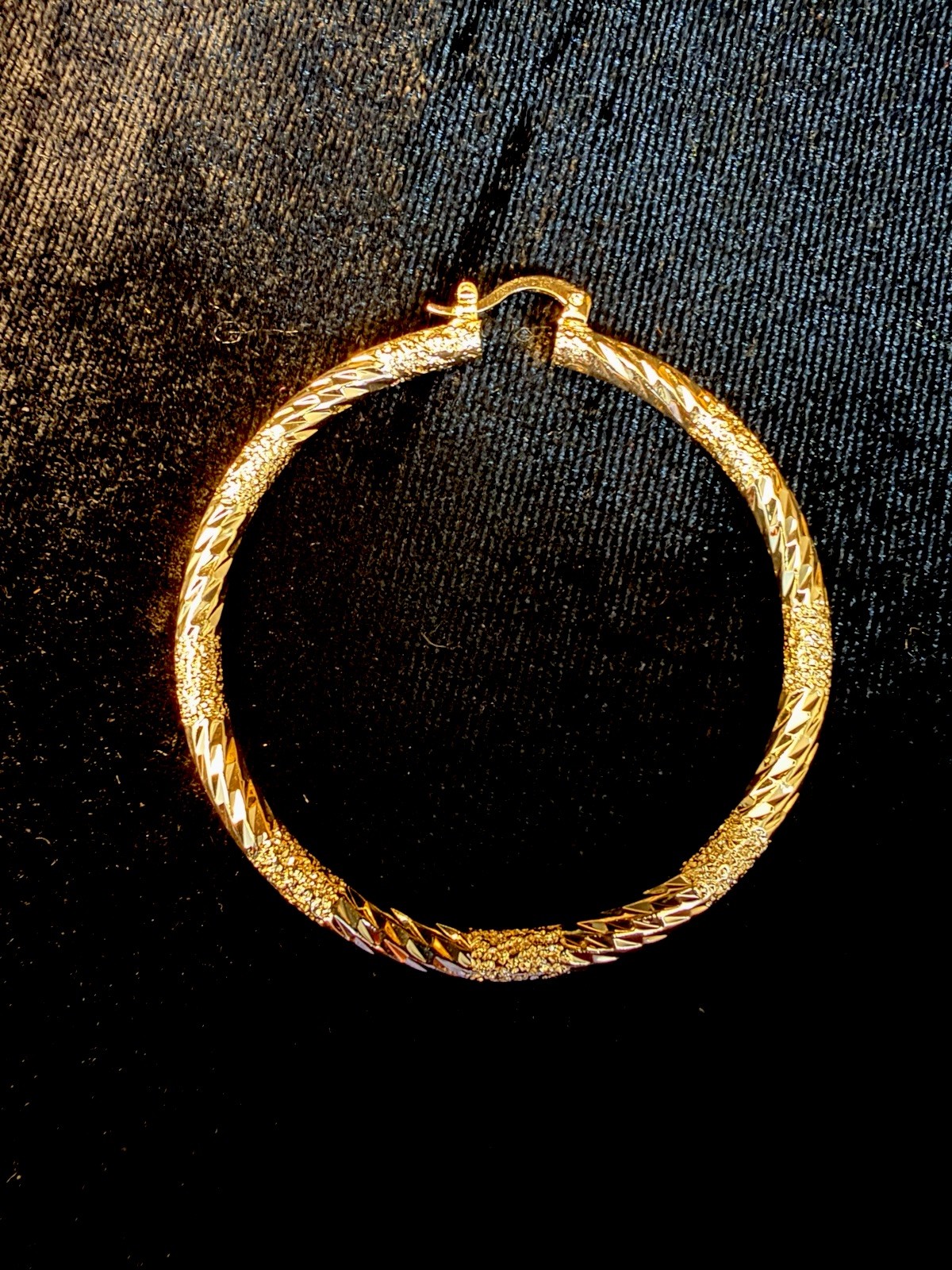 14K Gold Tri-Tone Textured Round Hoop Earrings Latch Back Closure. 2in diameter