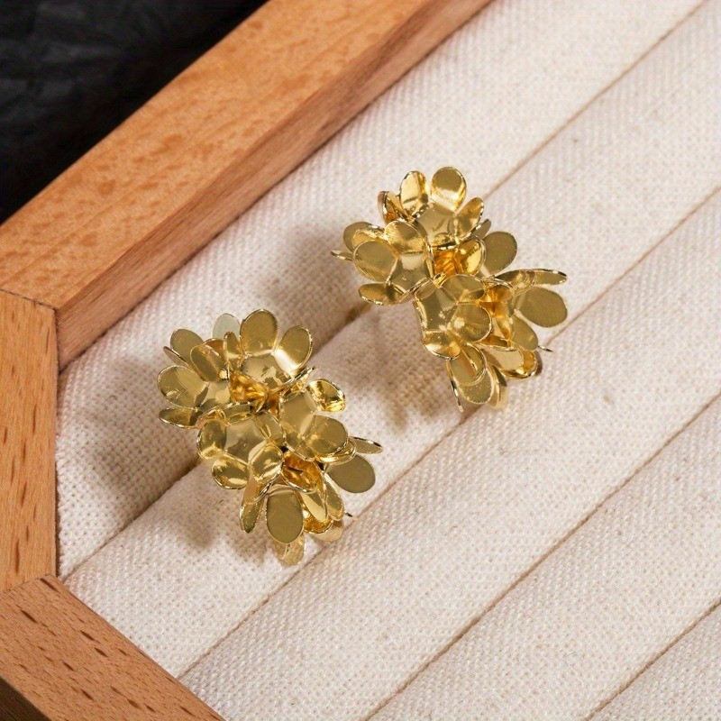 Women’s Golden C-shaped Flower Petal Ear Studs New Fashion Alloy Earrings