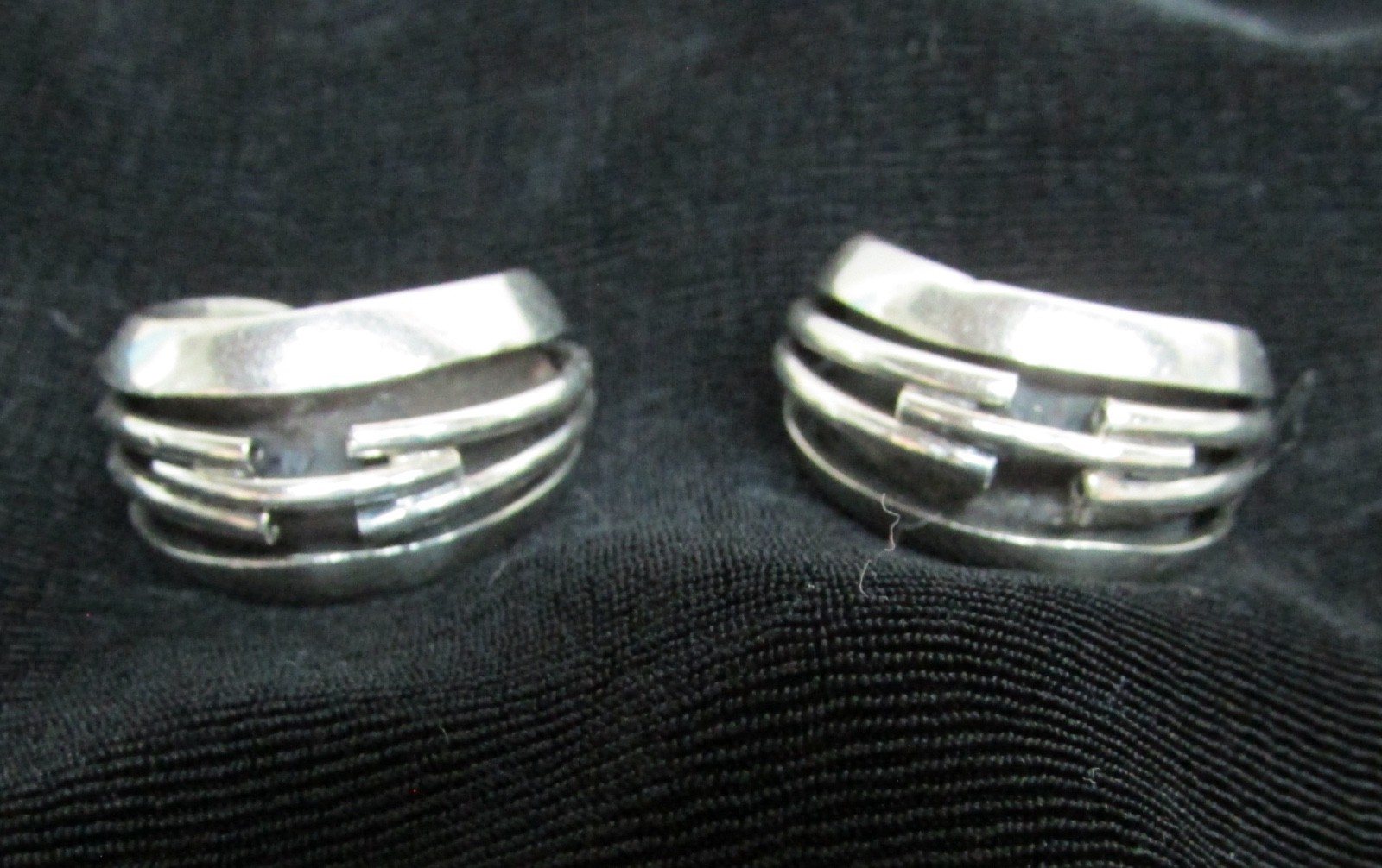 Earrings, Sterling cuffs, incised, Alfredo Villasana, 1.0” dia, 16.6 g, Taxco