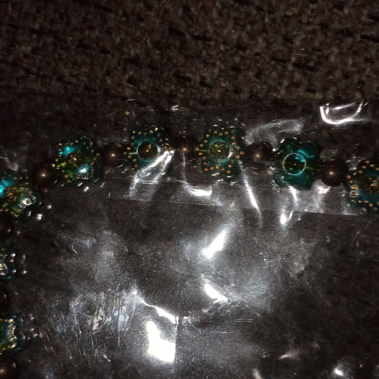 Green Glass Flower Beaded Stretch Bracelet Gold Tone Spacers No Clasp Theme