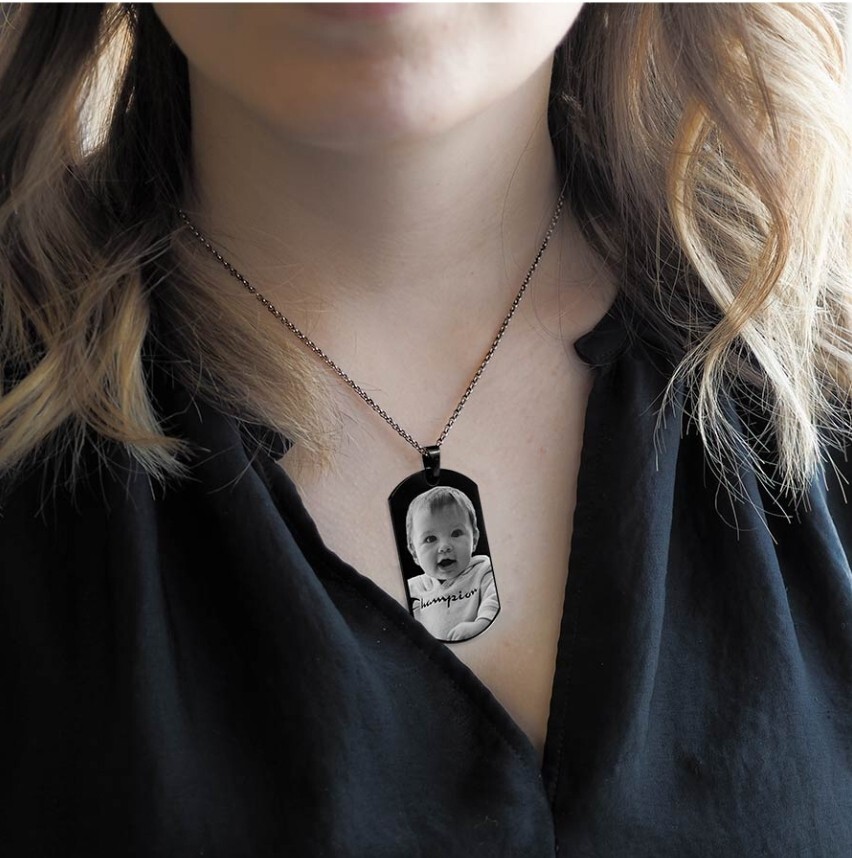 We Engarve Your Family Pic On Tag As Keychain Or Necklace