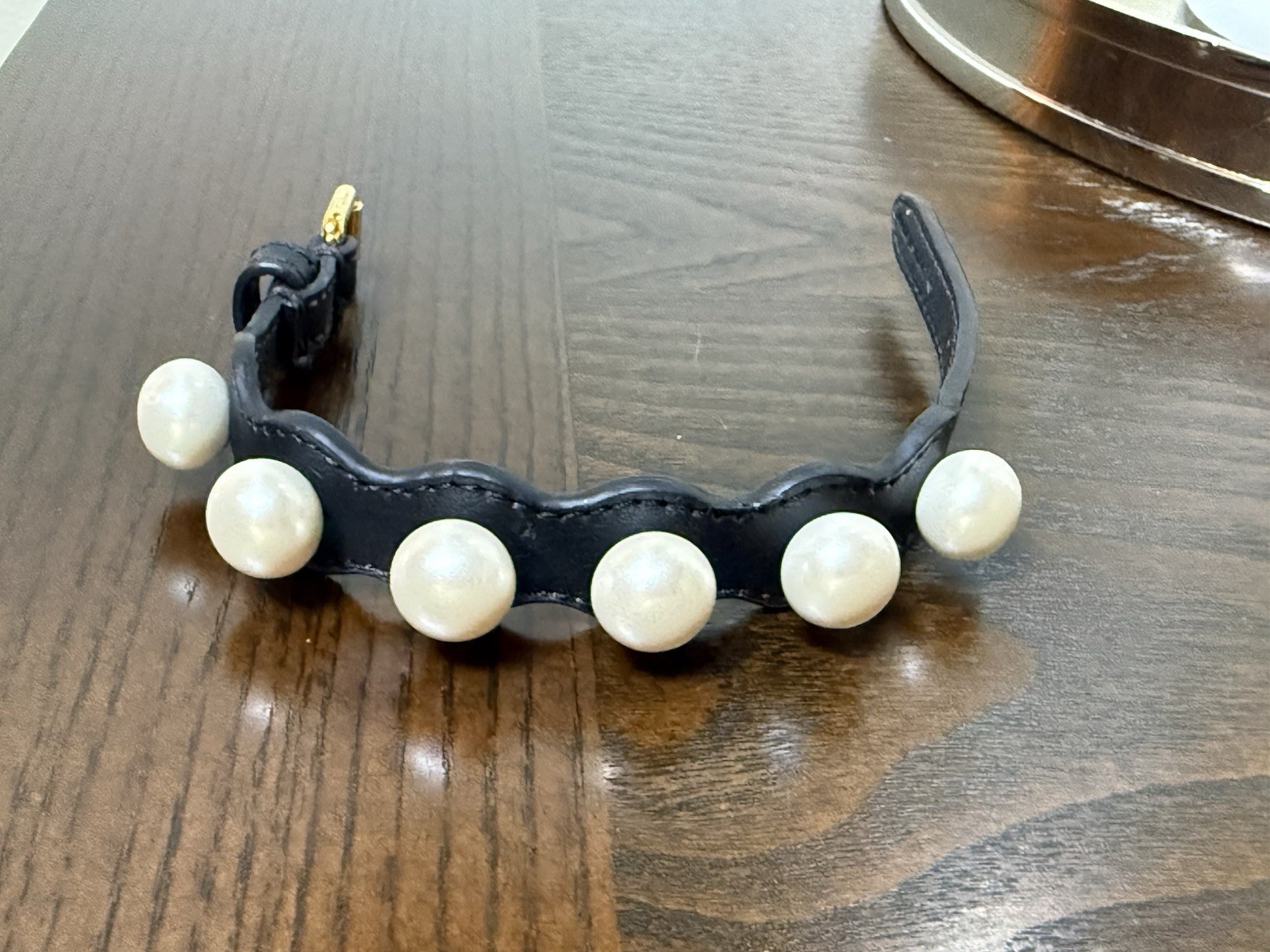 Auth FENDI Ribbons & Pearls Calfskin Leather Bangle Bracelet Gold Hardware Italy