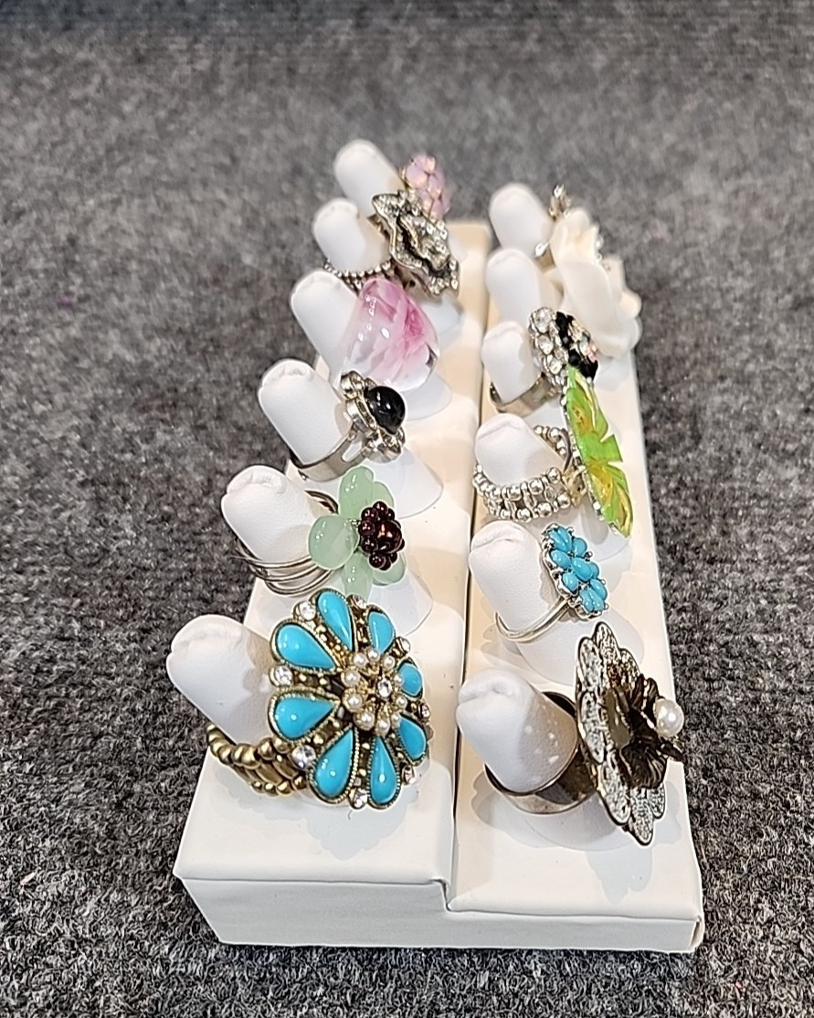 Jewelry 12 Flowered Rings Adjusts Sized Stretch See Description Lot #254