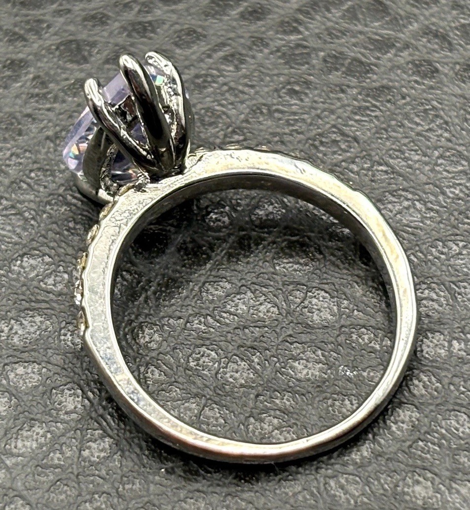 Gorgeous Large Pear Cut Purple Crystal Silver Tone Rhinestone Cocktail Ring Sz 9