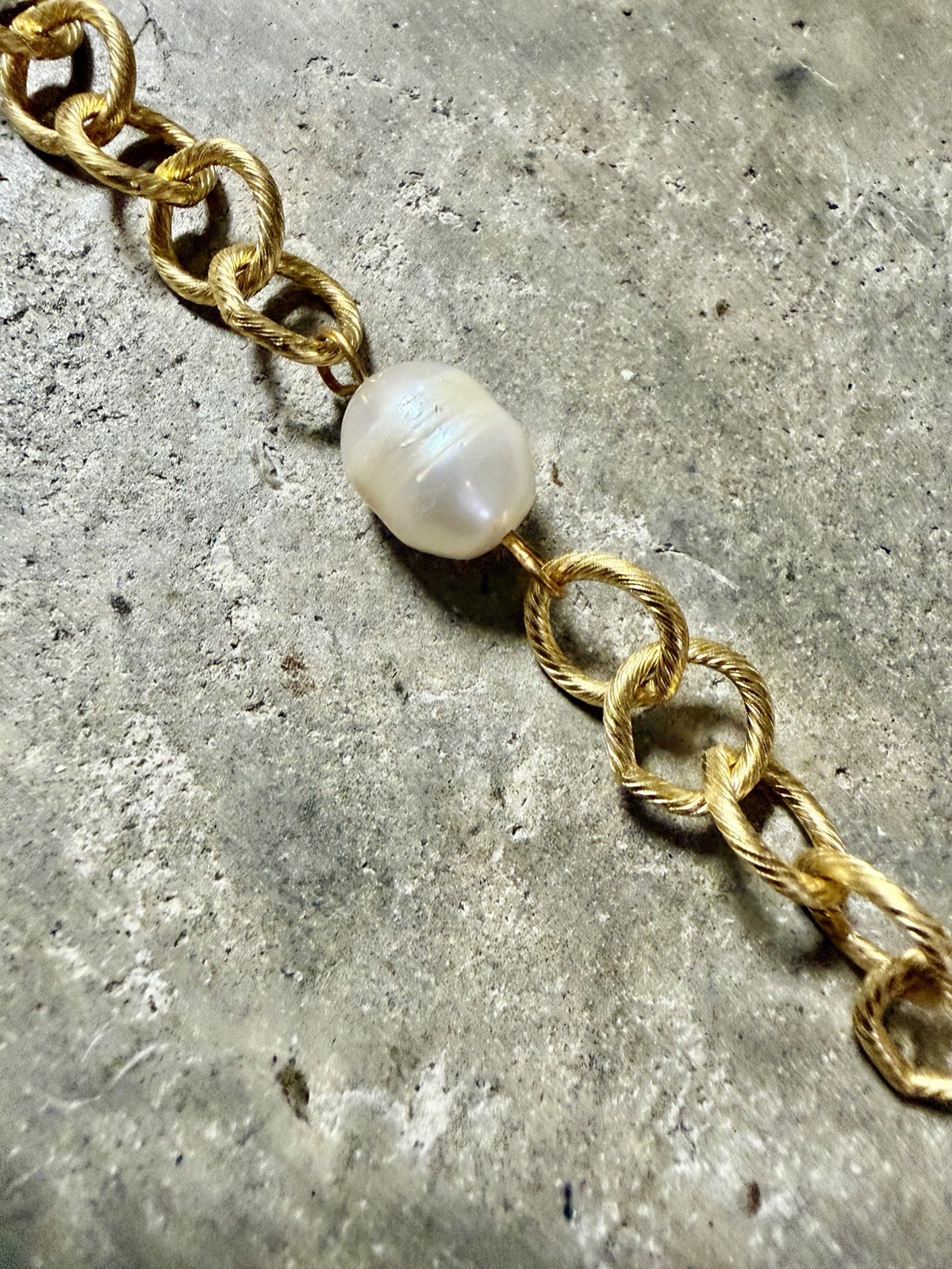 Susan Shaw Gold Tone Coin Pendant Necklace Freshwater Pearls Made in USA 16”