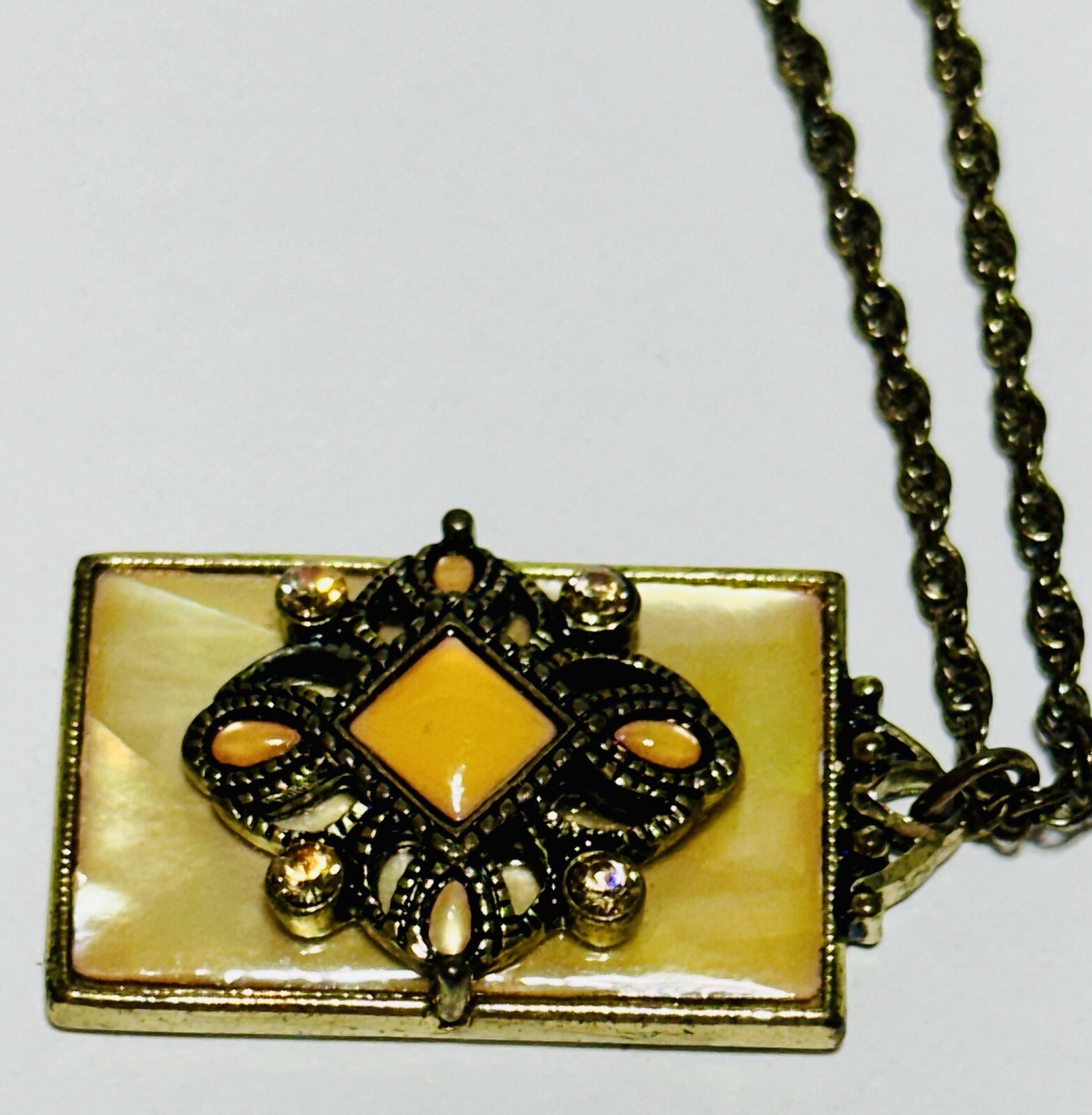 1928 Mother Of Pearl Iridescent Pendant Antique Gold Tone Necklace 17in