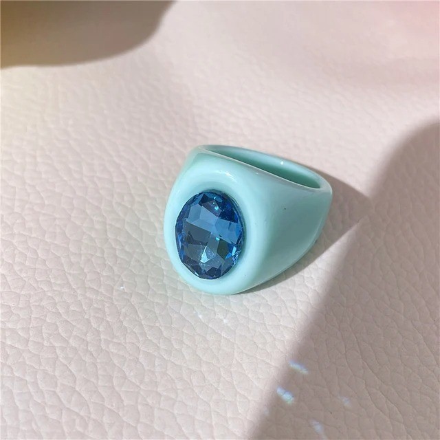Multicolored resin oil drop ring, oval geometric style, adorned with flowers
