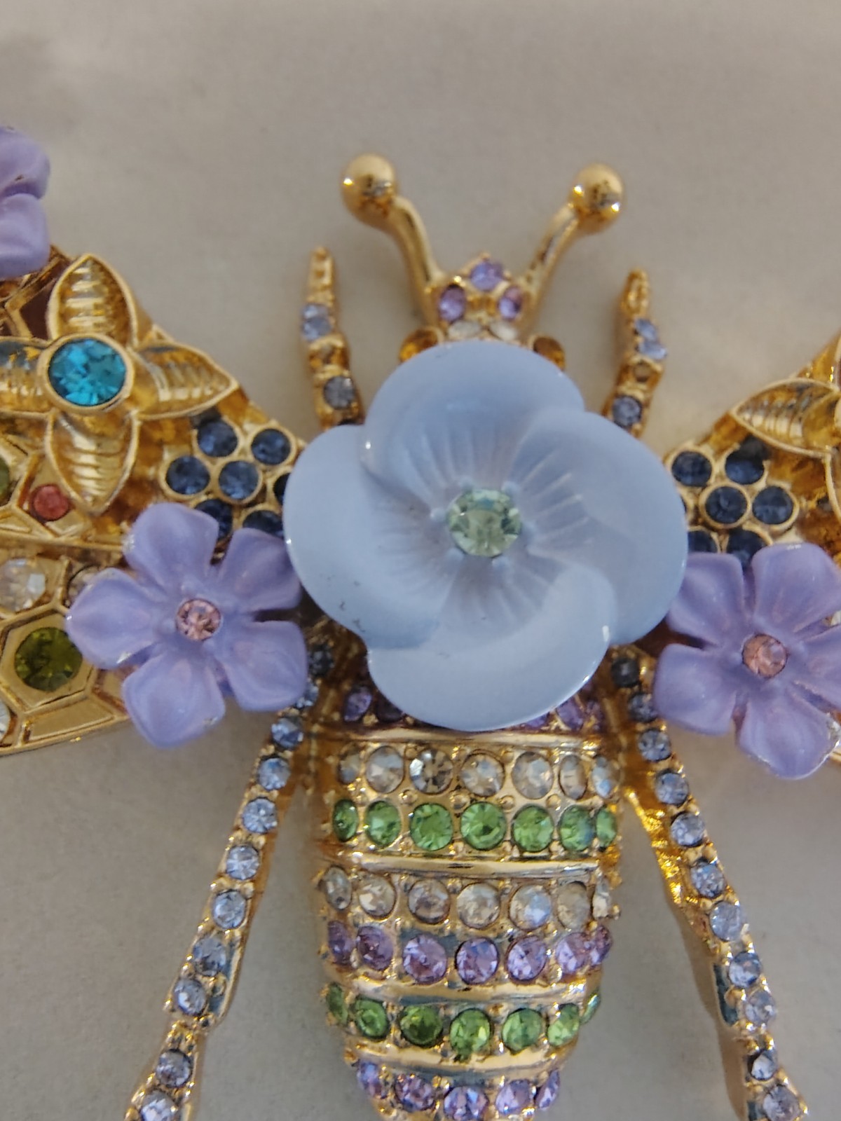 ​Betsey Johnson Flower Show Bee Statement Necklace Purple Lavender Rhinestone