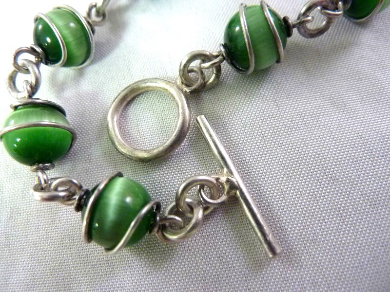 VERY COOL STERLING GREEN SATIN GLASS BEAD BRACELET 15.7g 7.5″ I-3486