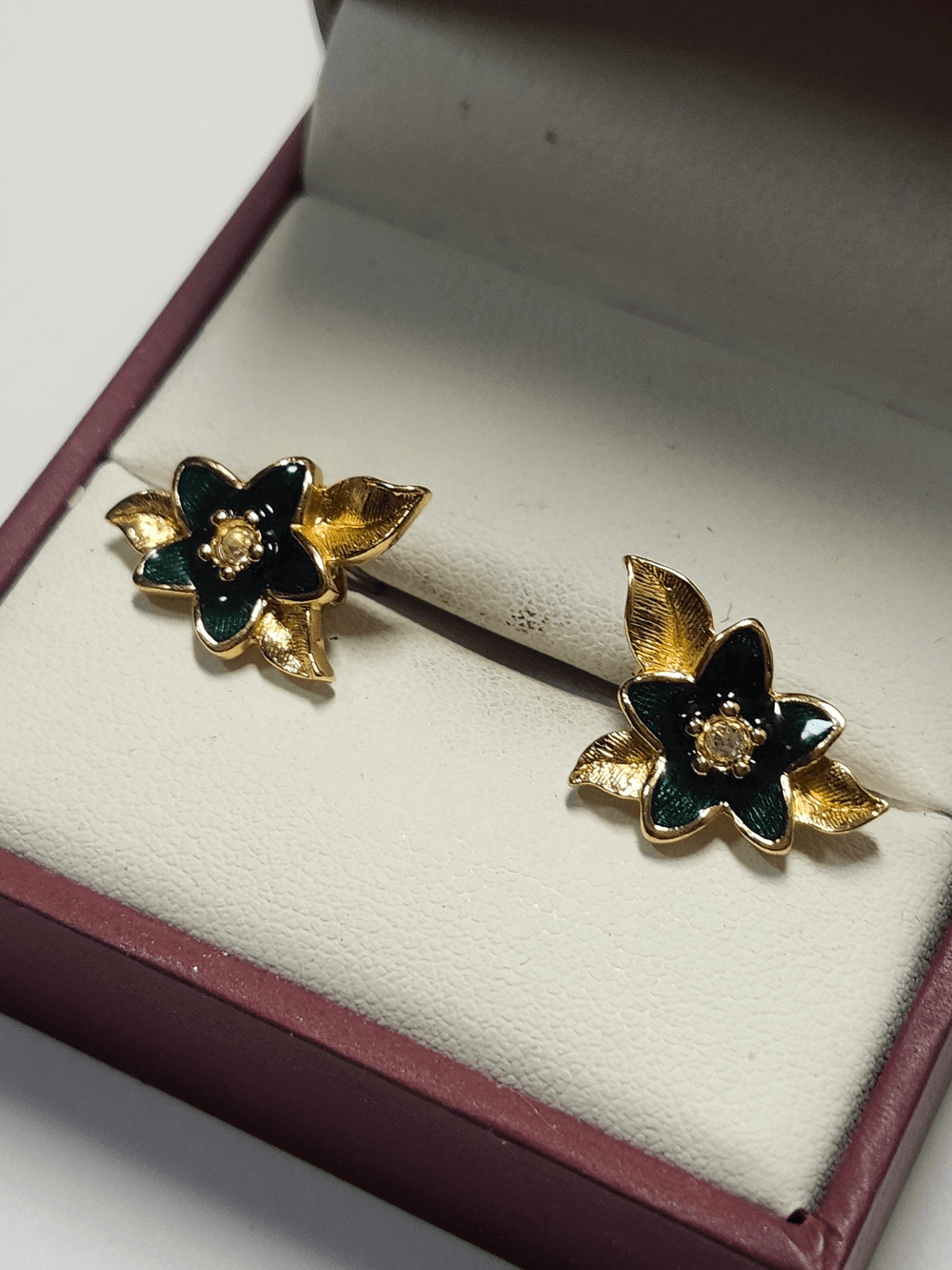 Avon ‘Pretty Blossom’ Gold and Green Flower Stud Earrings – Women Jewelry