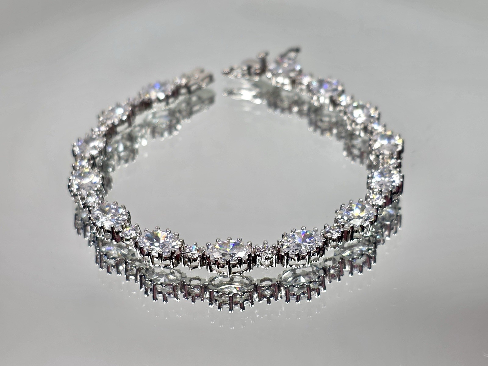 Stauer DiamondAura Riviere Bracelet Sterling Silver Marked 925 Length7.5