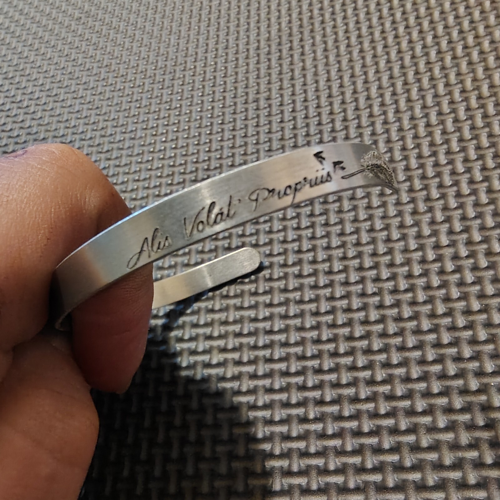 HANDMADE CUSTOM Aluminum Alis Volat Propriis Engraved Cuff Bangle Bracelet 6mm