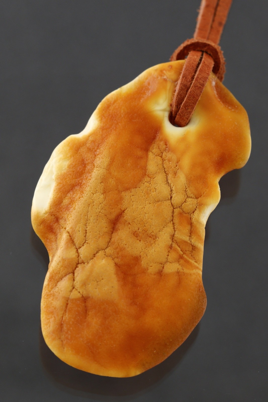 Natural BUTTERSCOTCH Egg Yolk BALTIC AMBER Suede Leather Pendant 9.1g 260429-1