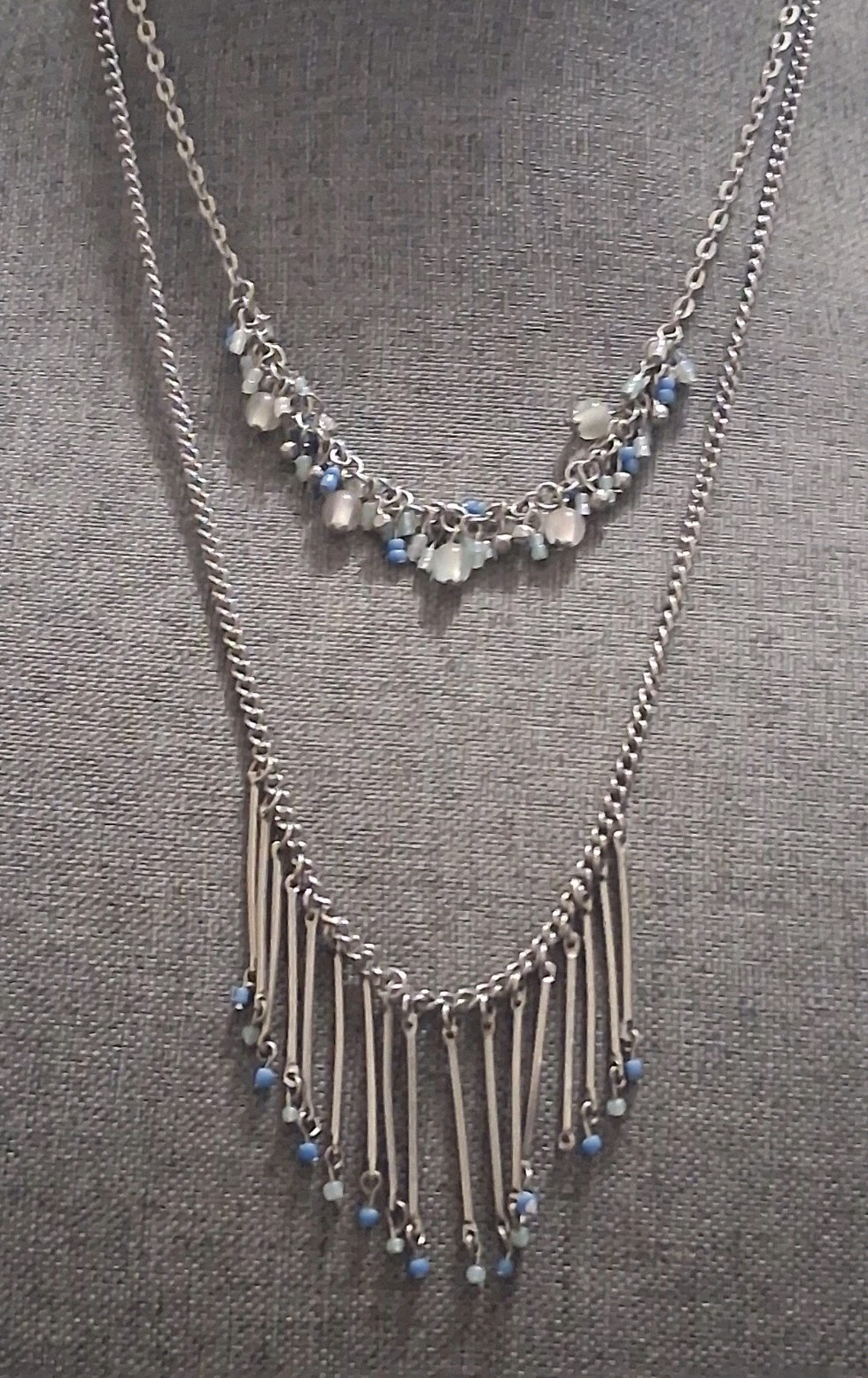 Double-strand bead cluster & fringe style necklace, blue & white beads, silverto