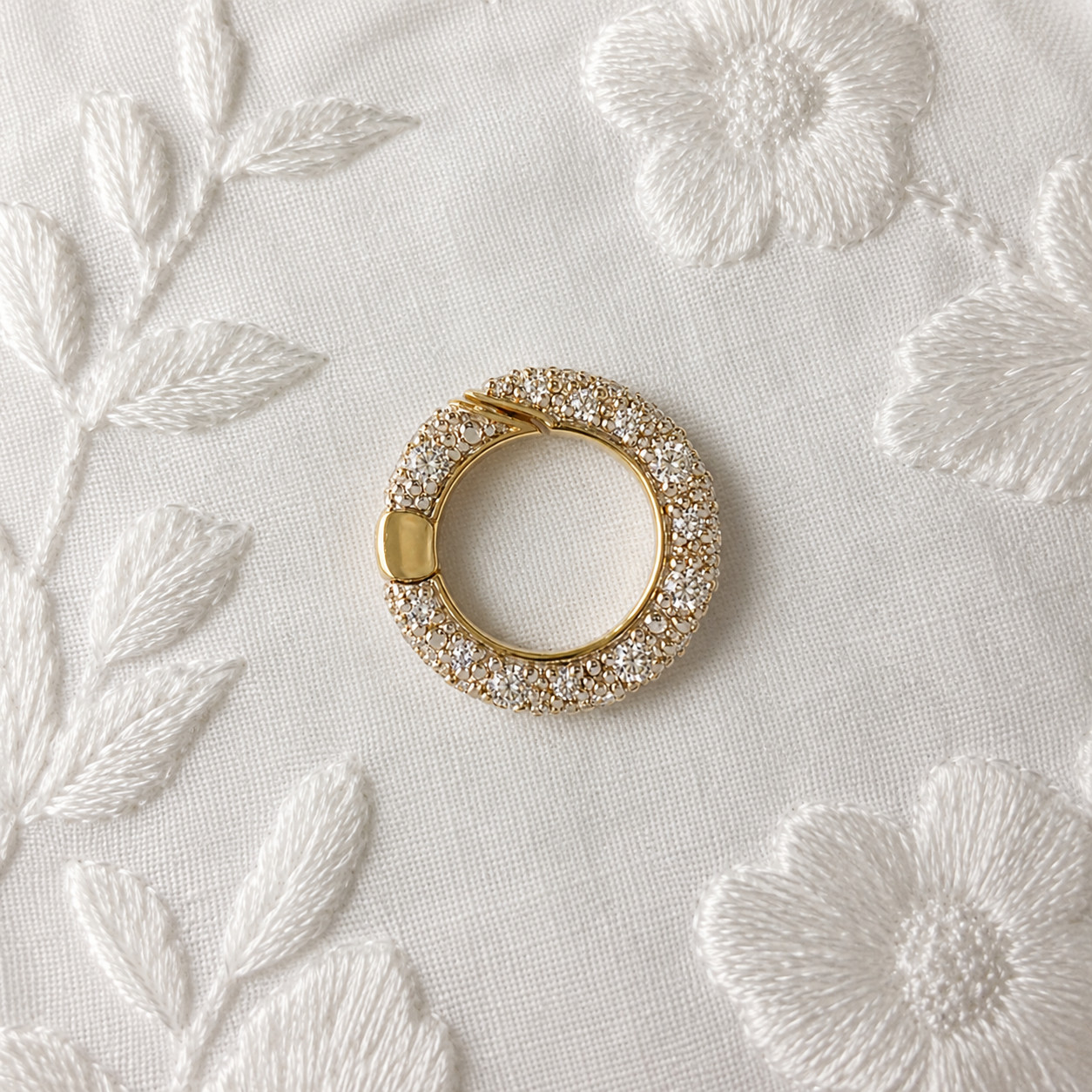 Circle Charm Lock Pendant With CZ Brass Metal Fashion Jewelry for gift