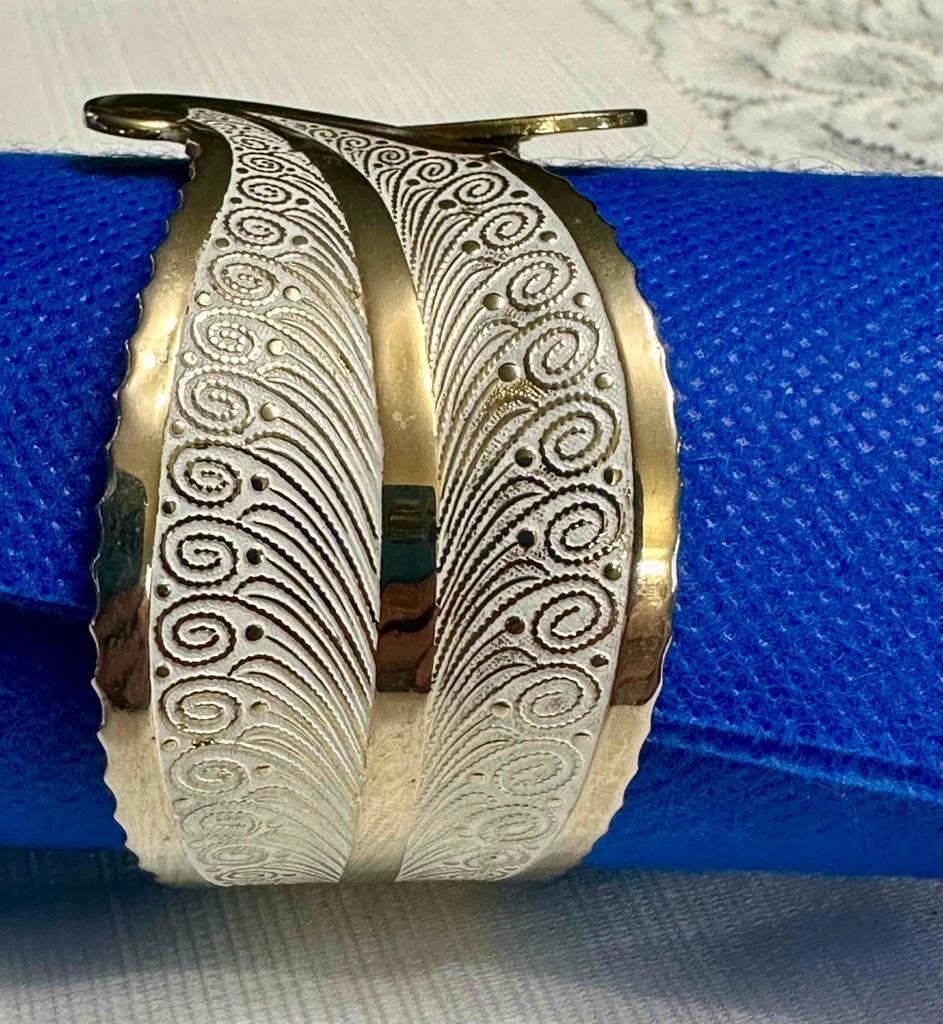 Vntg 3 Piece Gold Tone & Enamel Hinged Bracelet, Brooch & Clip On Earrings Set