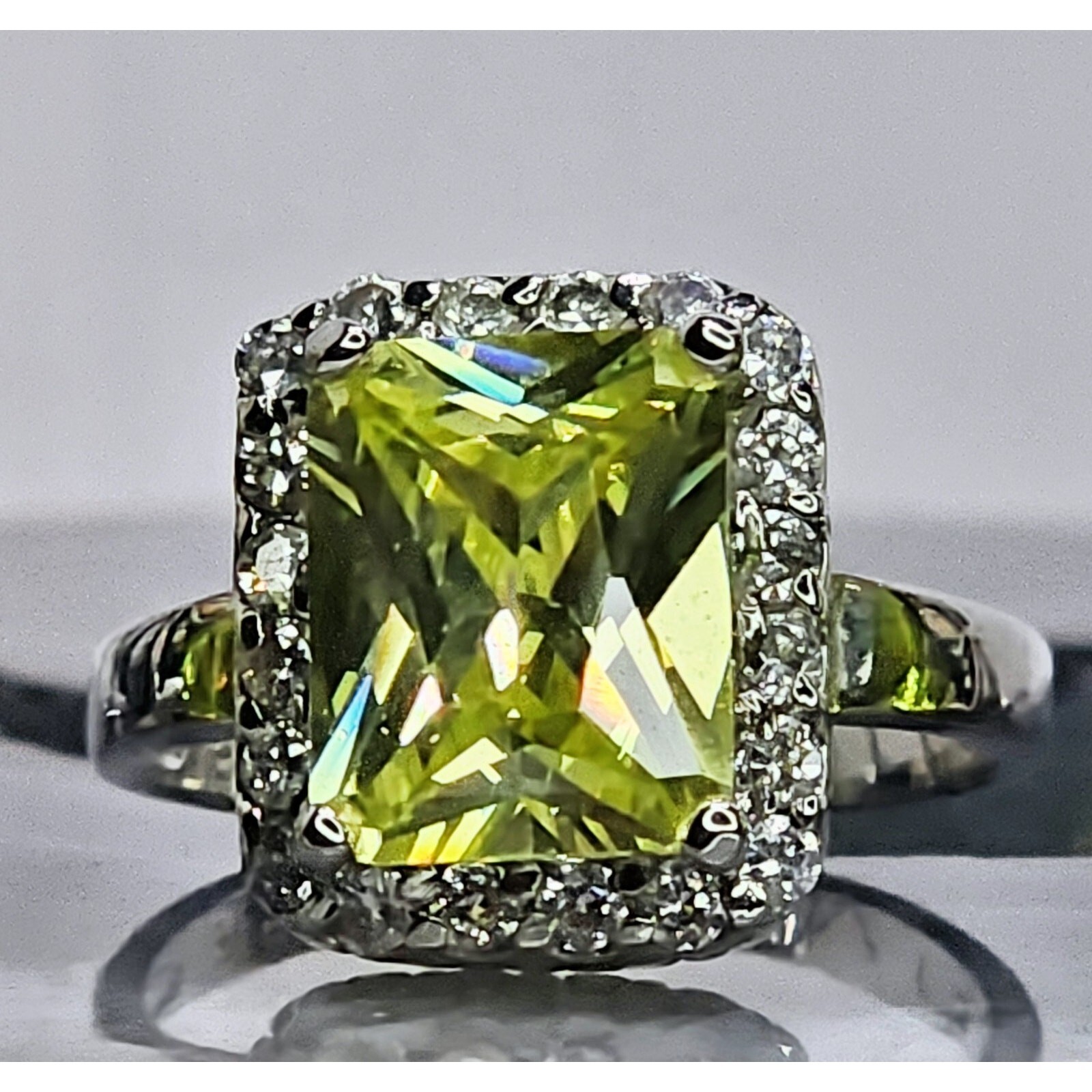Costume Silver Tone – Green Stone Earrings & Ring Set – High Quality – Ring SZ 7