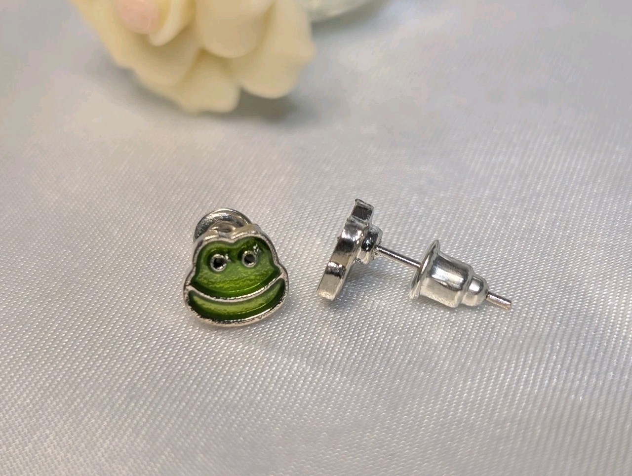 NEW Earrings Green Frog 🐸 Sterling Silver Studs Painted Fashion Earrings