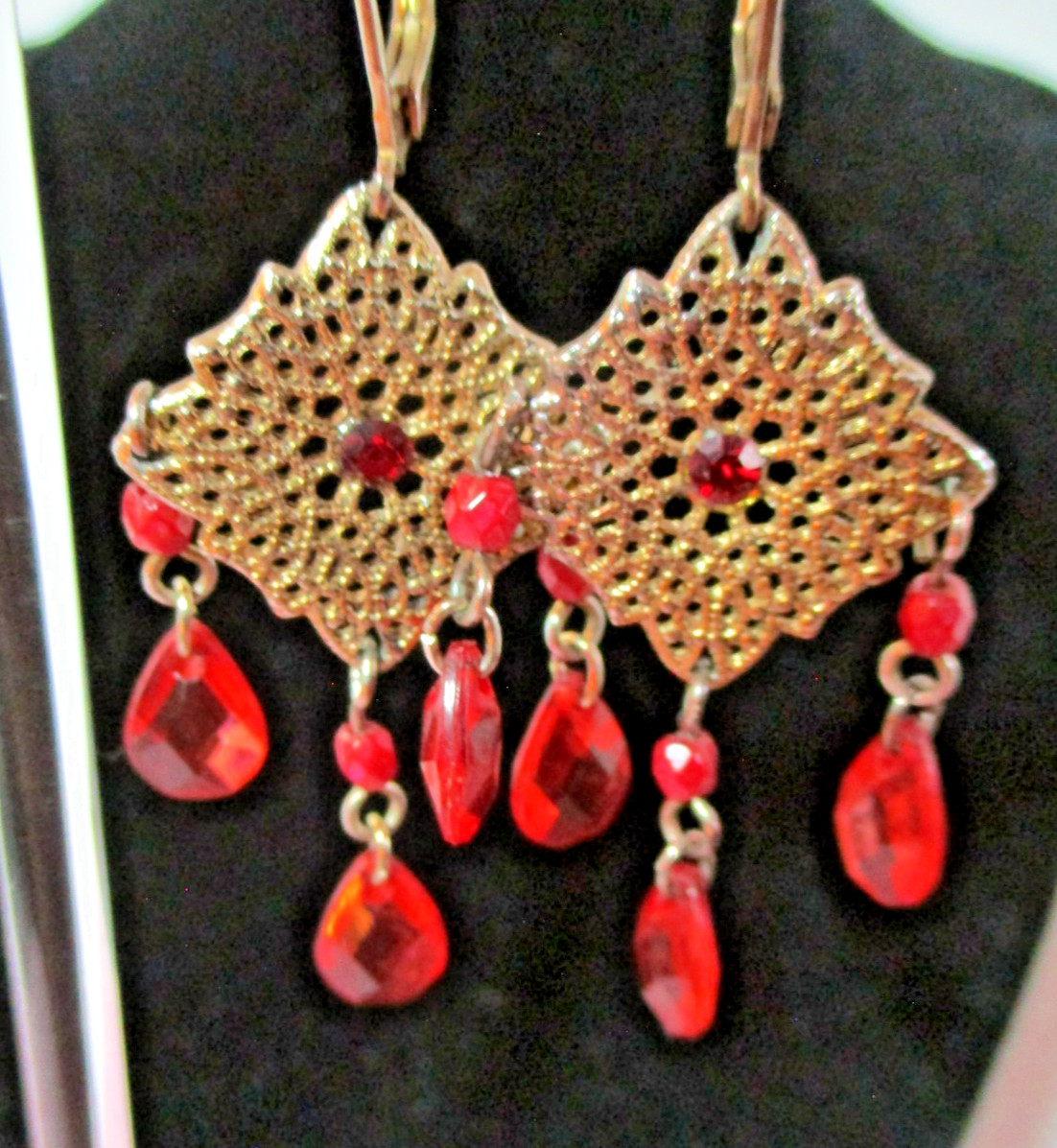 3 Stone Dangle Earrings Gold Tone Filigree Leverback Darker Center Stone No Mark