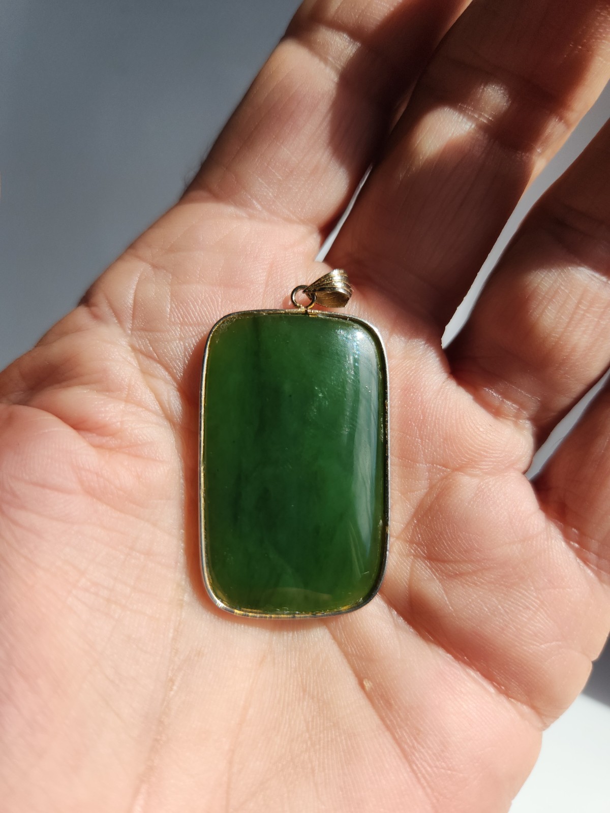 Nice Green Stone Pendant Marked .925 Silver Setting 1 1/2″ Thin Stone Unknown