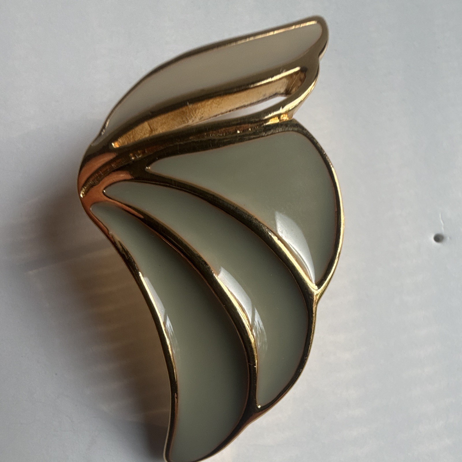 Vintage Trifari Signed Gold Tone Ivory Enamel Wing Stud Earrings Butterfly Back
