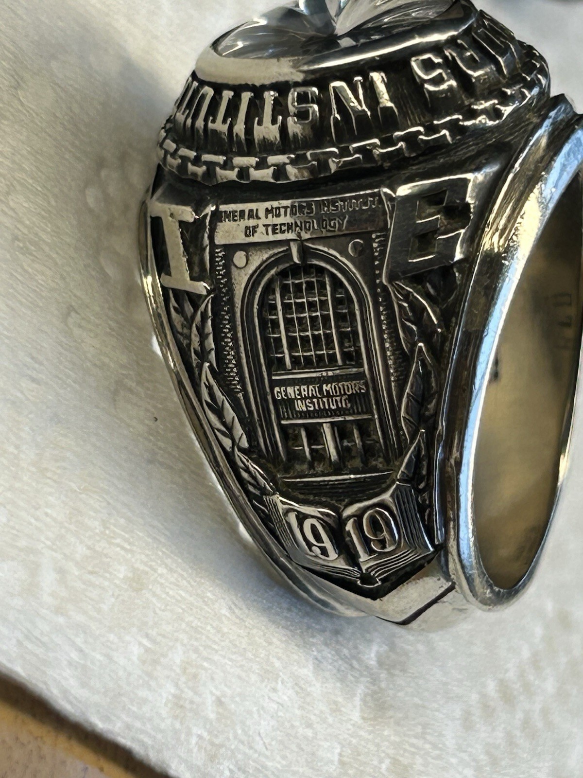 10k White Gold 1975 General Motors Institute Class Ring 22.4 Grams Size 9.5