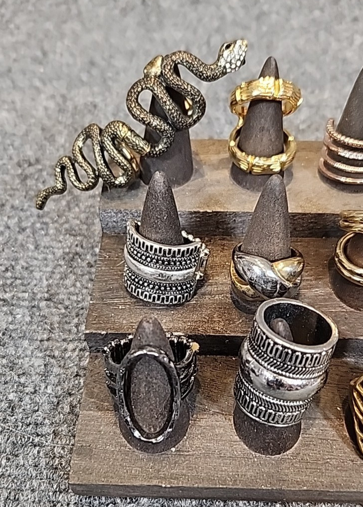 Jewelry 18 Rings Egyptian Theme Adjusts Sized Stretch See Description Lot #219